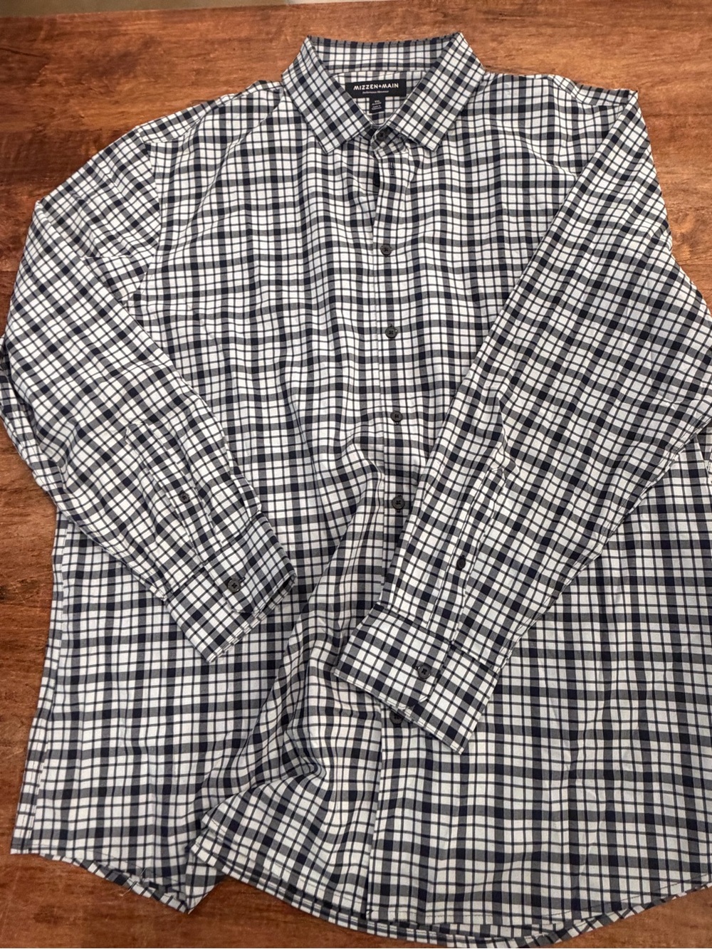 Mizzen+Main Men's Navy and White Plaid Button-Up Shirt